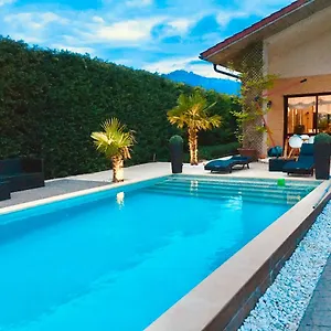 https://four-bedroom-chalet-with-private-pool-in-the-heart-of.basquecountryhotels.org